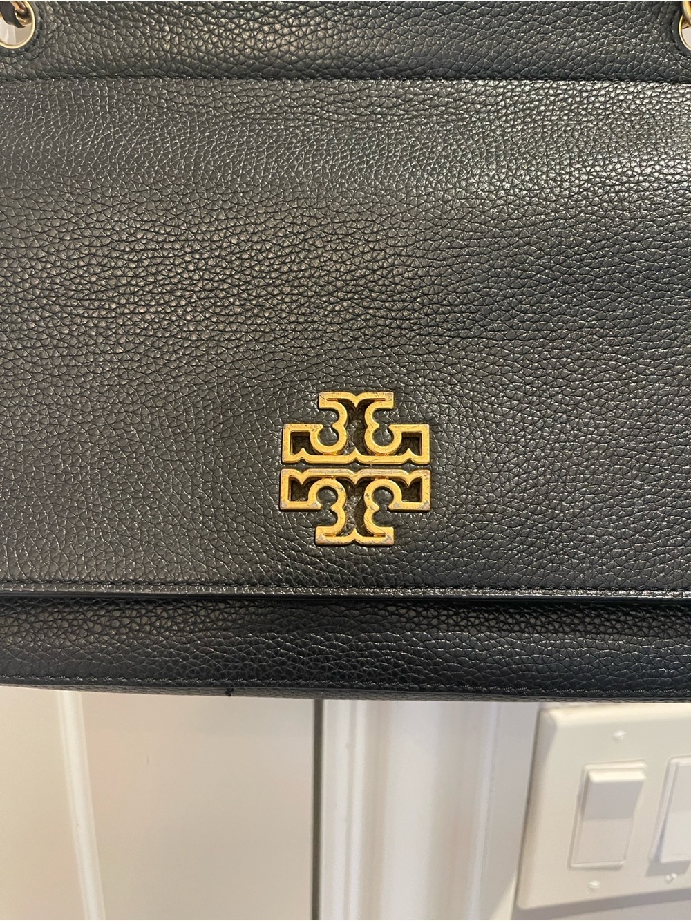 Tory Burch Black Leather Shoulder Bag with Gold Chain - Picture 4 of 7